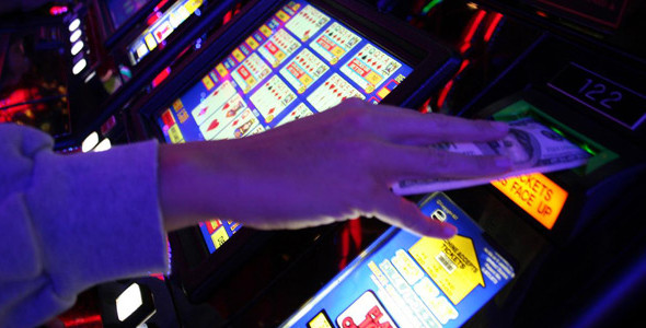 Dl Salva Roma: “Si elimini subito norma favorevole a gioco d’azzardo”