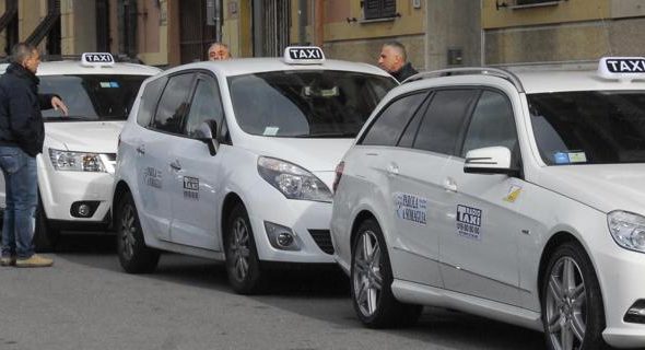 Taxi: “Affrontare il tema della concorrenza sleale delle multinazionali”